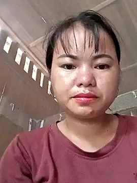 Snapshot of emly-xinh18 chatting on 10/06/25, 07:17 emly-xinh18 online show from 10/06/25, 07:17