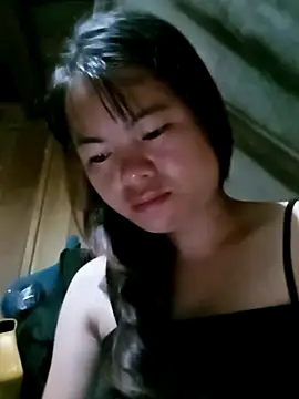 Snapshot of emly-xinh18 chatting on 10/06/25, 07:22 emly-xinh18 online show from 10/06/25, 07:22