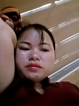 Snapshot of emly-xinh18 chatting on 10/08/25, 06:11 emly-xinh18 online show from 10/08/25, 06:11