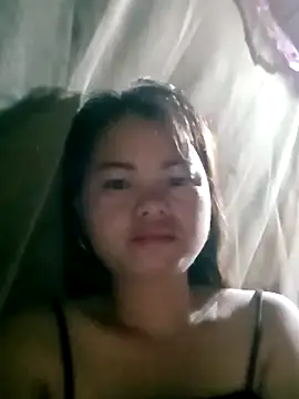 Snapshot of emly-xinh18 chatting on 10/08/25, 07:11 emly-xinh18 online show from 10/08/25, 07:11