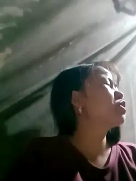 Snapshot of emly-xinh18 chatting on 10/09/25, 02:59 emly-xinh18 online show from 10/09/25, 02:59