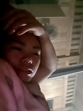 Snapshot of emly-xinh18 chatting on 10/10/25, 12:59 emly-xinh18 online show from 10/10/25, 12:59