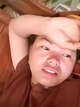 Snapshot of emly-xinh18 chatting on 10/28/25, 07:01 emly-xinh18 online show from 10/28/25, 07:01