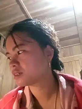 Snapshot of emly-xinh18 chatting on 11/18/25, 12:49 emly-xinh18 online show from 11/18/25, 12:49