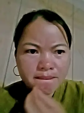 Snapshot of emly-xinh18 chatting on 11/26/25, 10:22 emly-xinh18 online show from 11/26/25, 10:22