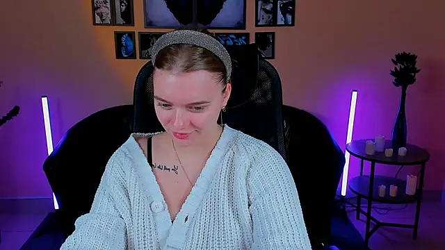 LisaMitchell online show from 10/16/25, 04:35