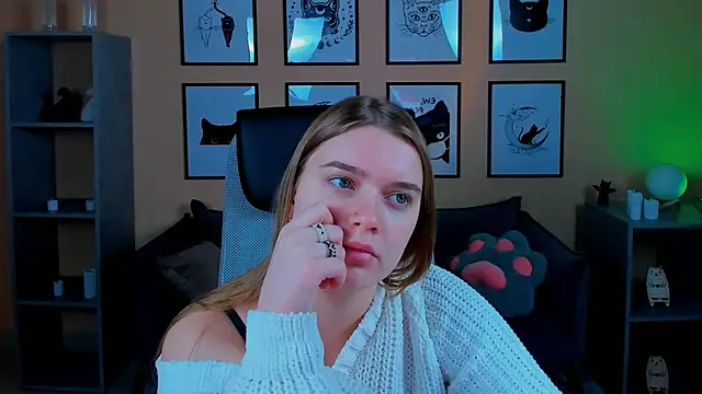 LisaMitchell online show from 10/18/25, 03:31