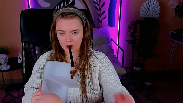 LisaMitchell online show from 10/22/25, 02:34