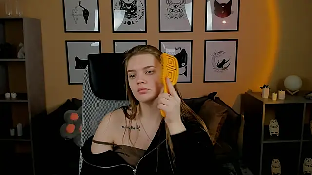 LisaMitchell online show from 10/27/25, 02:26