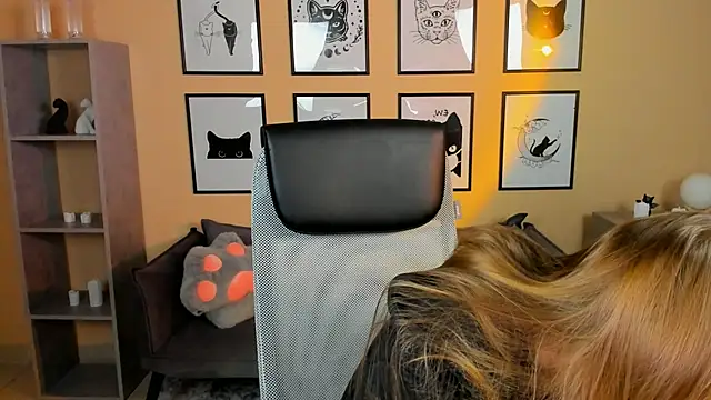 LisaMitchell online show from 11/03/25, 02:13