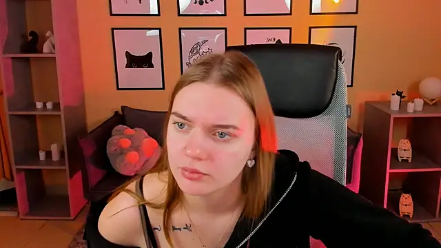 LisaMitchell online show from 11/05/25, 02:33