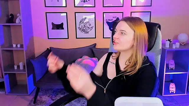 LisaMitchell online show from 11/06/25, 02:56