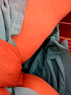 Snapshot of Hott_locky chatting on 10/18/25, 07:53 Hott locky online show from 10/18/25, 07:53