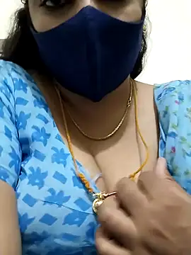 Snapshot of hottamil_honey_couples chatting on 09/16/25, 08:43 hottamil honey couples online show from 09/16/25, 08:43