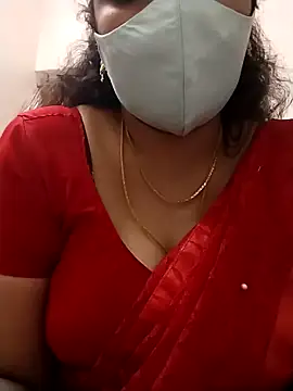 Snapshot of hottamil_honey_couples chatting on 09/20/25, 08:48 hottamil honey couples online show from 09/20/25, 08:48