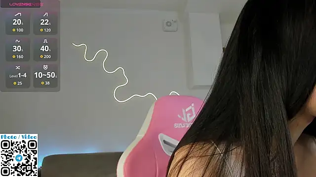 Helen Spark online show from 11/08/25, 02:01