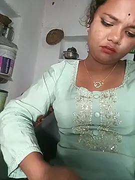 Hot Shredha online show from 10/21/25, 03:13