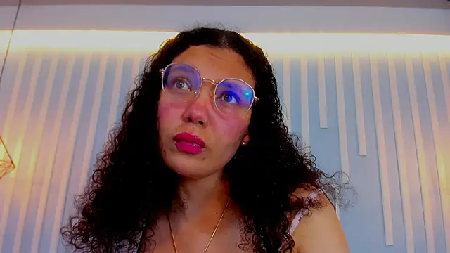 Snapshot of SweetStarr_ chatting on 10/13/25, 01:55 SweetStarr online show from 10/13/25, 01:55