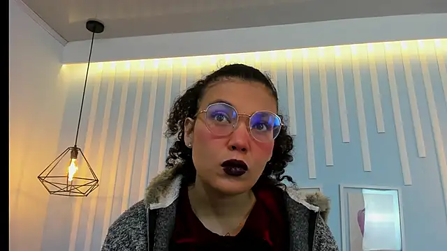 Snapshot of SweetStarr_ chatting on 10/15/25, 12:49 SweetStarr online show from 10/15/25, 12:49