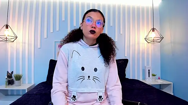 Snapshot of SweetStarr_ chatting on 10/28/25, 12:19 SweetStarr online show from 10/28/25, 12:19