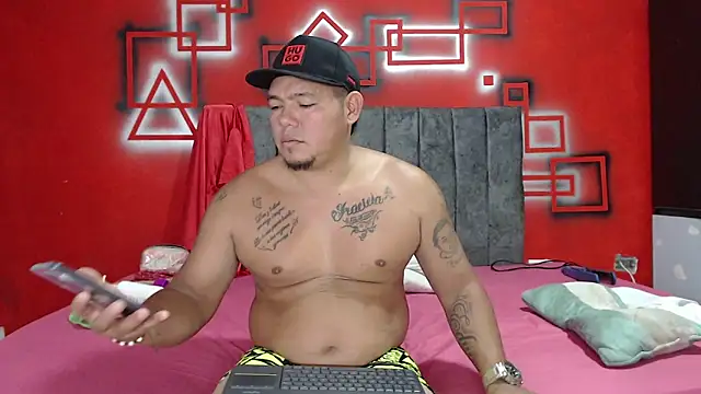 Snapshot of ebony_hard_sex chatting on 10/23/25, 01:10 ebony hard sex online show from 10/23/25, 01:10