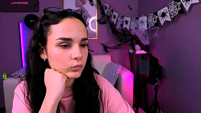 ariana ross7 online show from 10/25/25, 07:08