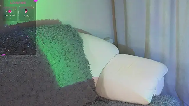 Snapshot of Ange_Lus chatting on 10/16/25, 08:10 Ange Lus online show from 10/16/25, 08:10