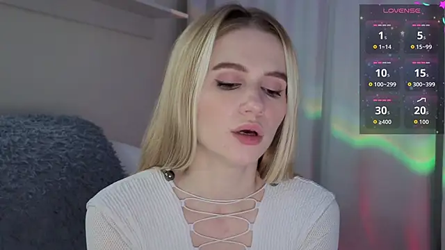 Snapshot of Ange_Lus chatting on 10/18/25, 09:37 Ange Lus online show from 10/18/25, 09:37