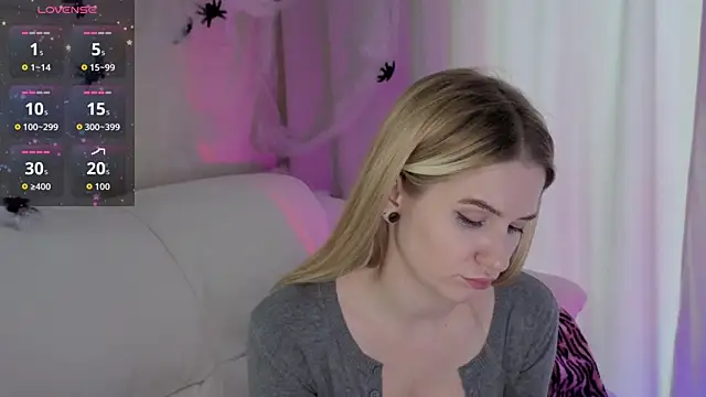 Snapshot of Ange_Lus chatting on 10/30/25, 11:11 Ange Lus online show from 10/30/25, 11:11