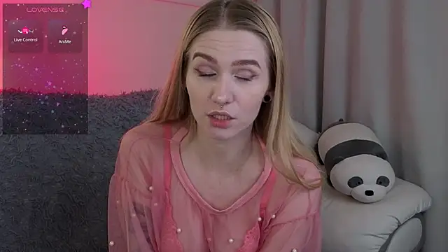 Snapshot of Ange_Lus chatting on 11/19/25, 02:28 Ange Lus online show from 11/19/25, 02:28