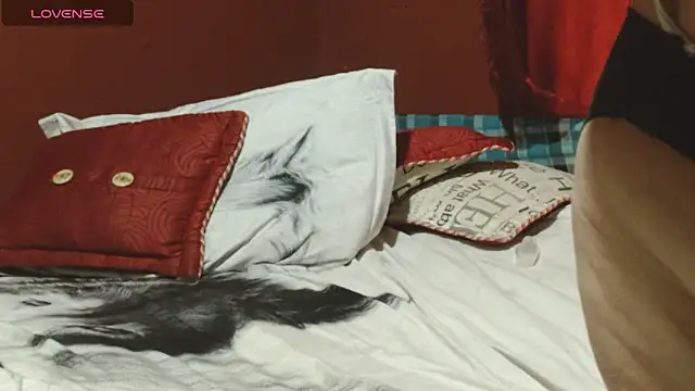 Sasharosee2 online show from 10/28/25, 12:30