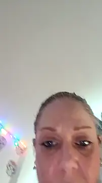 Snapshot of curvybabe88 chatting on 10/29/25, 11:01 curvybabe88 online show from 10/29/25, 11:01