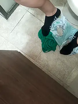 jenpaoo6- online show from 10/22/25, 02:39