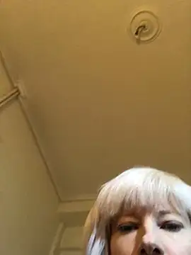 juliaoneandonly online show from 10/08/25, 09:51