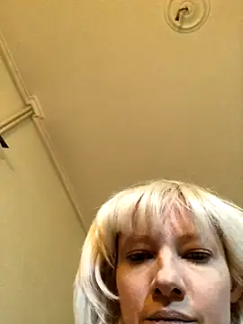 juliaoneandonly online show from 10/15/25, 09:42