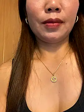 Snapshot of Milky-milk chatting on 10/31/25, 01:06 Milky-milk online show from 10/31/25, 01:06