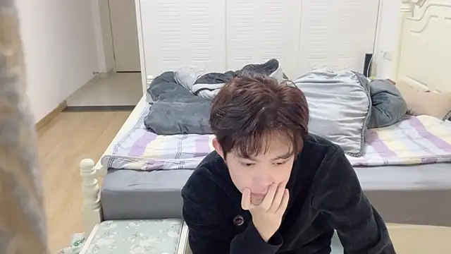 xlong00099 online show from 11/18/25, 03:27