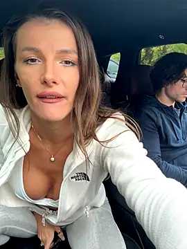 Snapshot of fit_vic chatting on 10/10/25, 10:47 fit vic online show from 10/10/25, 10:47