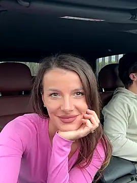 Snapshot of fit_vic chatting on 10/21/25, 12:06 fit vic online show from 10/21/25, 12:06