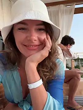 Snapshot of fit_vic chatting on 11/24/25, 04:01 fit vic online show from 11/24/25, 04:01