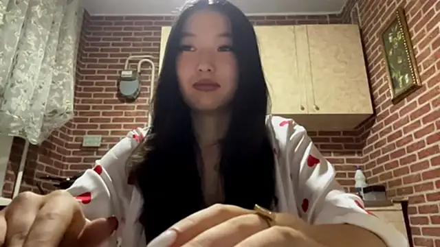 EmmaLeexth online show from 09/17/25, 05:03