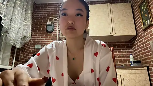 EmmaLeexth online show from 09/18/25, 02:19