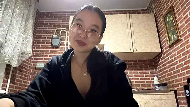 EmmaLeexth online show from 10/01/25, 01:50