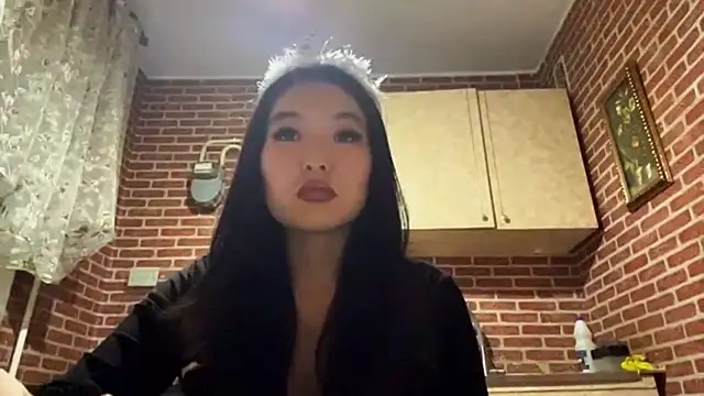 EmmaLeexth online show from 11/18/25, 02:54