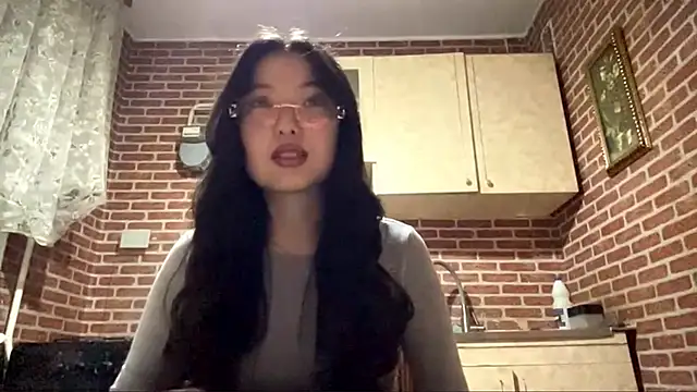 EmmaLeexth online show from 11/23/25, 01:00