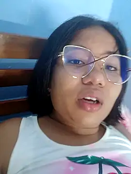 Snapshot of little_onixx chatting on 10/15/25, 11:54 little onixx online show from 10/15/25, 11:54