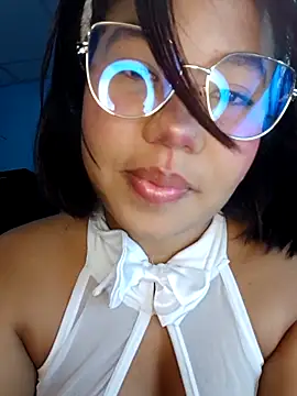 Snapshot of little_onixx chatting on 10/31/25, 12:17 little onixx online show from 10/31/25, 12:17