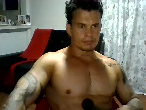 Snapshot of XavierFox1 chatting on 09/21/25, 01:18 XavierFox1 online show from 09/21/25, 01:18