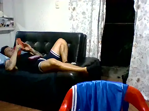 Snapshot of XavierFox1 chatting on 09/25/25, 12:47 XavierFox1 online show from 09/25/25, 12:47