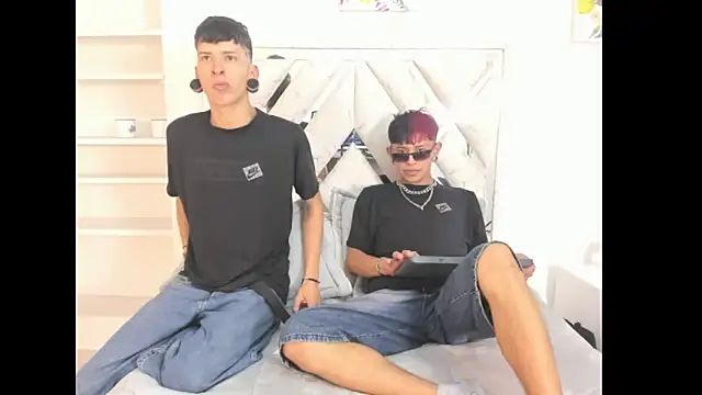 Snapshot of DemianSalvatore chatting on 09/30/25, 12:43 DemianSalvatore online show from 09/30/25, 12:43